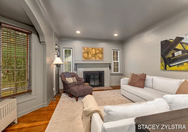 Photo 3 of Sale Pending at 3331 Fulton St, Grand Rapids, MI 49546 | MLS# 70548645 | Listing updated on 2026-09-05
