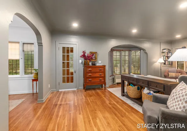 Photo 3 of Sale Pending at 3331 Fulton St, Grand Rapids, MI 49546 | MLS# 70548645 | Listing updated on 2026-09-05