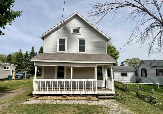 Photo 2 of Single family home for sale at 2306 Fitch Ave, Marquette, MI 49855 | MLS# 50211220 | Listing updated on 2026-08-28
