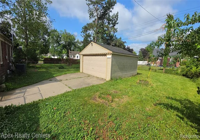 3rd image of 1172 Blackstone St, Inkster, MI 48141 | MLS# 61000925