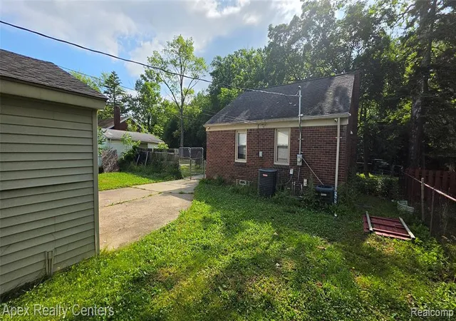 4th image of 1172 Blackstone St, Inkster, MI 48141 | MLS# 61000925