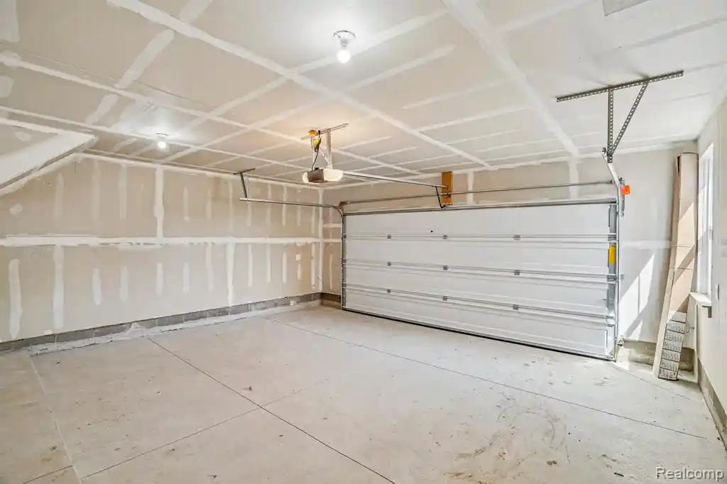 Listing Photo 30 - Condo for sale in 44060 Oakmont Dr located at 44060 Oakmont Dr, Plymouth, MI 48170 - Unit 44060 Oakmont Dr