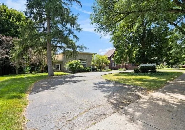 3rd image of 286 Capital Ave, Battle Creek, MI 49017 | MLS# 70487750