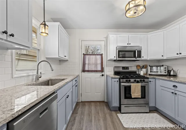 2nd image of 2226 Greenview Dr, Wyoming, MI 49519 | MLS# 70521166