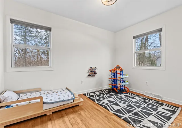 5th image of 2226 Greenview Dr, Wyoming, MI 49519 | MLS# 70521166