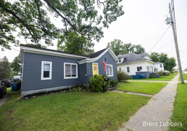 2nd image of 216 E Delaware St, Decatur, MI 49045 | MLS# 70552875
