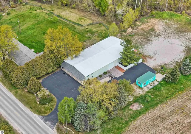 Homes for sale in Traverse City, MI | 9435 Cherry Bend Rd, Traverse City, MI 49684 | MLS# 80061078