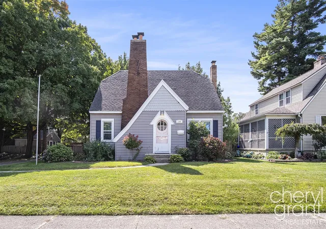 Photo 1 of Sale Pending at 100 Colrain St, Grand Rapids, MI 49548 | MLS# 70493301 | Listing updated on 2025-12-28