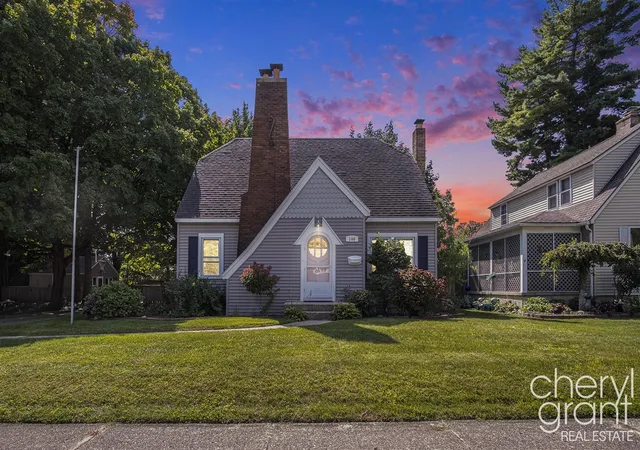 Photo 3 of Sale Pending at 100 Colrain St, Grand Rapids, MI 49548 | MLS# 70493301 | Listing updated on 2025-12-28