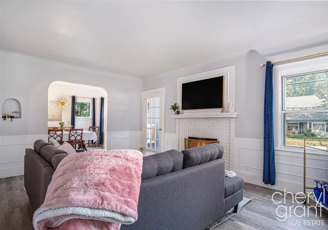 Photo 4 of Sale Pending at 100 Colrain St, Grand Rapids, MI 49548 | MLS# 70493301 | Listing updated on 2025-12-28