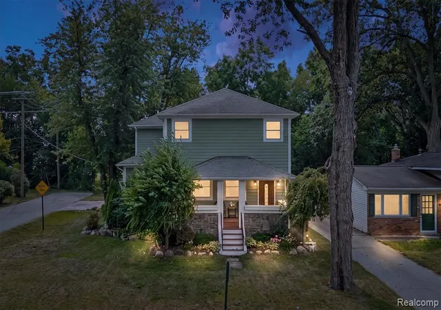 1st image of 2159 Avondale St, Sylvan Lake, MI 48320 1709 | MLS# 61023295