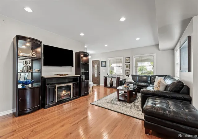 5th image of 2159 Avondale St, Sylvan Lake, MI 48320 1709 | MLS# 61023295