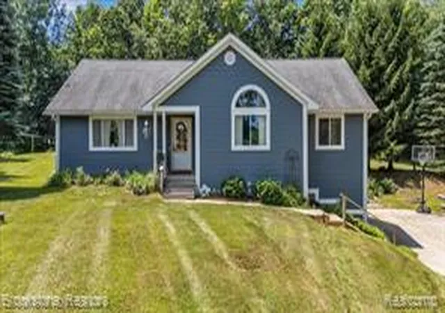 Homes for sale in Columbiaville, MI | 2630 Julie Dr, Columbiaville, MI 48421 | MLS# 61009861