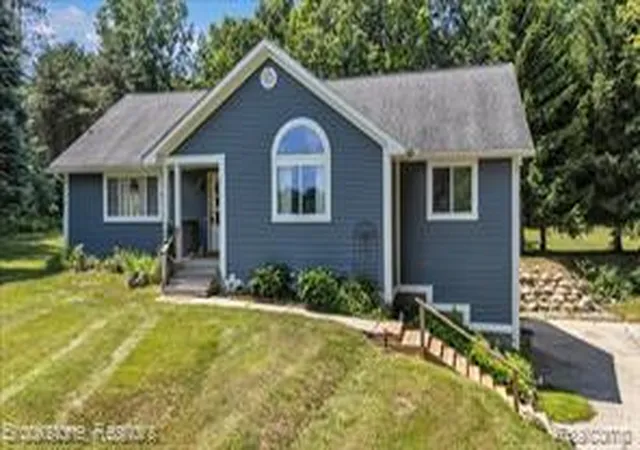 Homes for sale in Columbiaville, MI | 2630 Julie Dr, Columbiaville, MI 48421 | MLS# 61009861