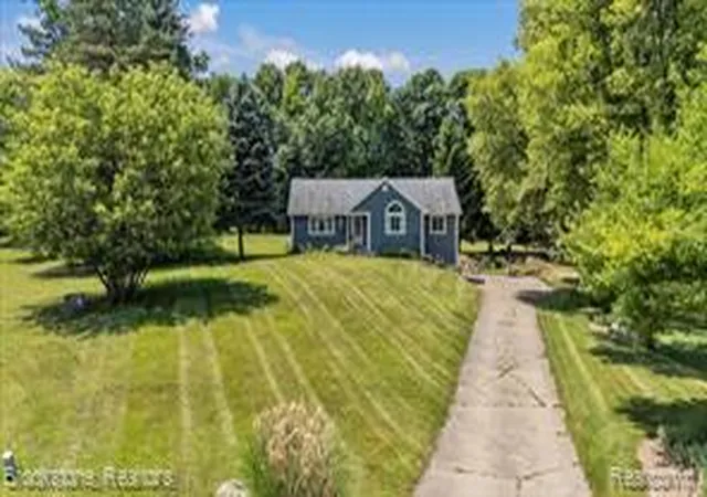 Homes for sale in Columbiaville, MI | 2630 Julie Dr, Columbiaville, MI 48421 | MLS# 61009861
