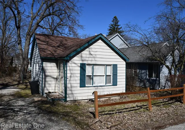 Photo 1 of Sale Pending at 3026 Norcott Dr, Keego Harbor, MI 48320 | MLS# 60977521 | Listing updated on 2026-08-18