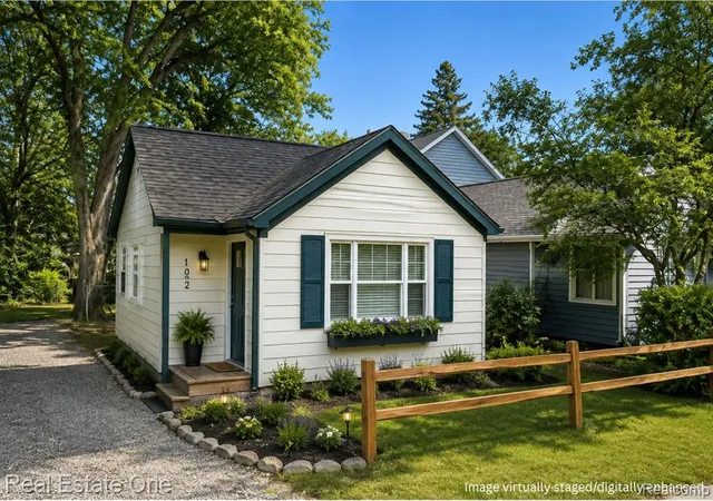 Photo 2 of Sale Pending at 3026 Norcott Dr, Keego Harbor, MI 48320 | MLS# 60977521 | Listing updated on 2026-08-18