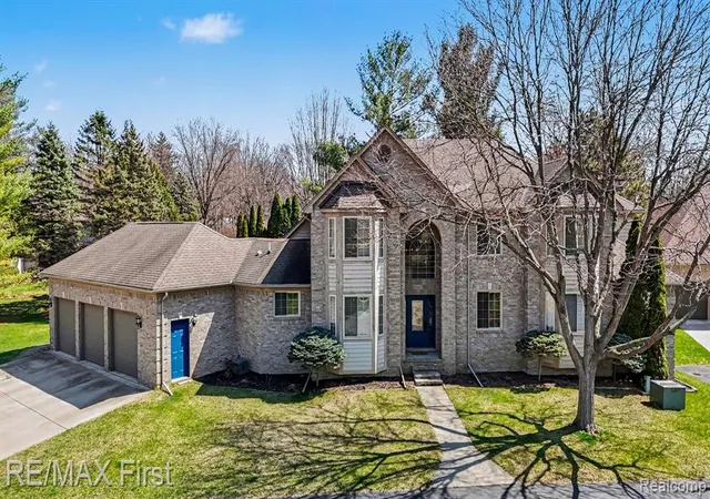 Photo 2 of Single Family Residence at 20400 Robinway Dr, Clinton Township, MI 48036 | MLS# 60981990 | | Sold on 2026-08-14