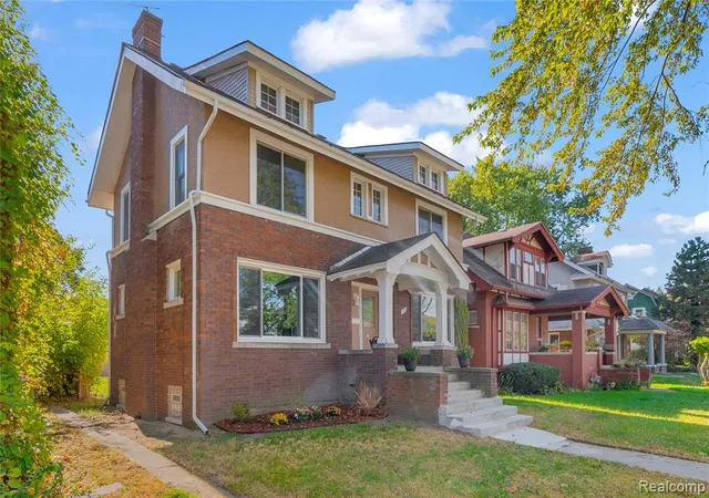 Photo 2 of Sale Pending at 154 Mclean St, Highland Park, MI 48203 | MLS# 61012075 | Listing updated on 2026-07-28
