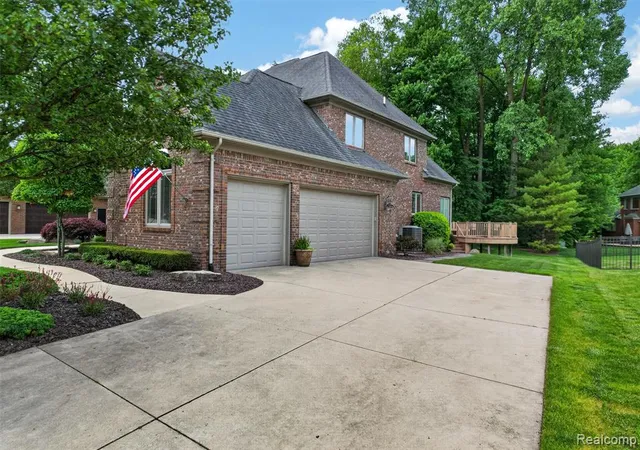 Photo 4 of Single Family Residence at 34380 Dante Dr, New Baltimore, MI 48047 | MLS# 61002733 | | Sold on 2026-07-07