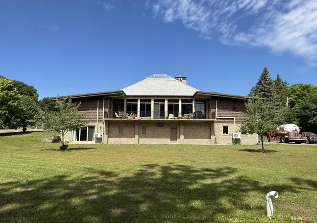 2nd image of 22125 Ridge Rd, Houghton, MI 49931 | MLS# 50211976