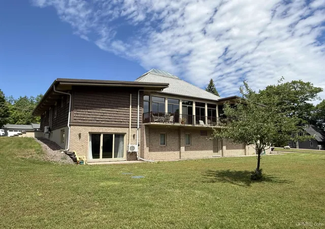 4th image of 22125 Ridge Rd, Houghton, MI 49931 | MLS# 50211976