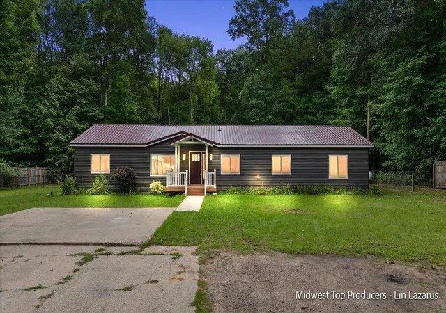 3rd image of 8270 Bradley Rd, Belding, MI 48809 | MLS# 70552743