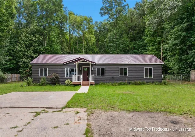 4th image of 8270 Bradley Rd, Belding, MI 48809 | MLS# 70552743