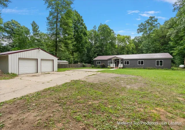 5th image of 8270 Bradley Rd, Belding, MI 48809 | MLS# 70552743