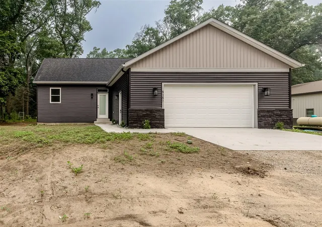Photo 3 of Single family home for sale at 8187 Holton Rd, Holton, MI 49425 | MLS# 70546903 | Listing updated on 2026-09-18