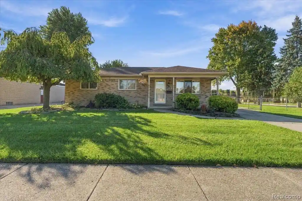 Photo 1 of Single family home for sale at 4906 Fairmont Ct, Sterling Heights, MI 48310 | MLS# 61040477 | Listing updated on 2026-10-25