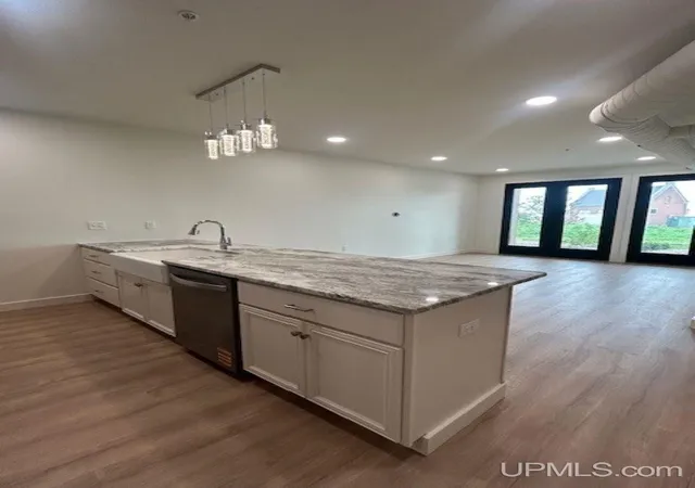 35th image of 2401 N Lakeshore Blvd, Marquette, MI 49855 | MLS# 50145761