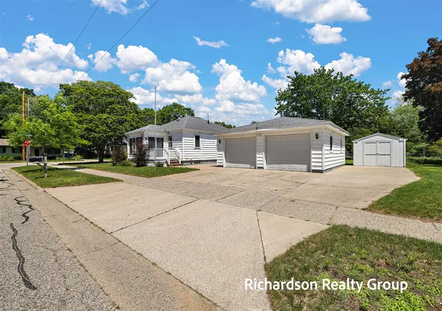 Homes for sale in Grand Haven, MI | 1702 Waverly Ave, Grand Haven, MI 49417 | MLS# 70540775
