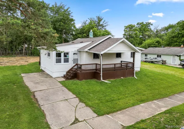 2nd image of 551 Nebraska Ave, Pontiac, MI 48341 | MLS# 61006945