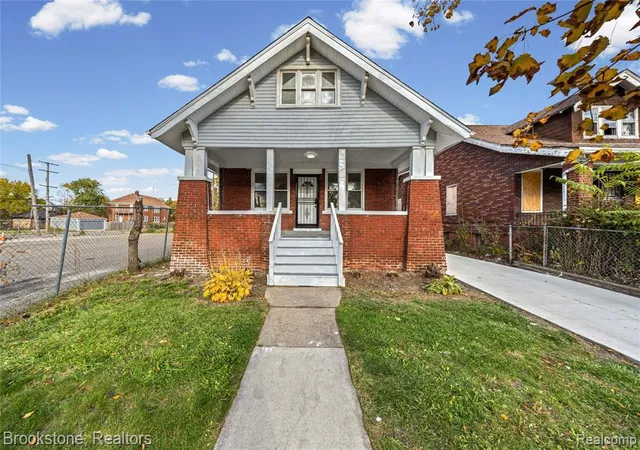 2nd image of 4888 Maxwell St, Detroit, MI 48214 1161 | MLS# 60959917