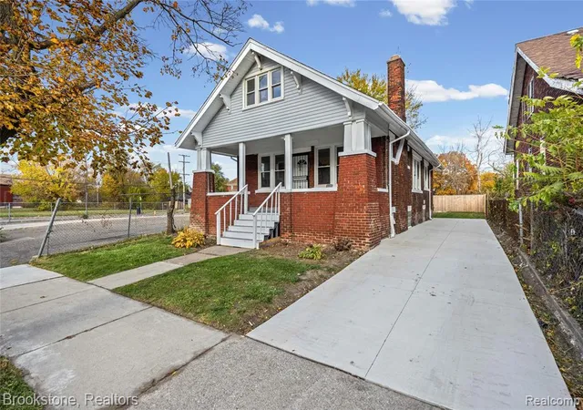 3rd image of 4888 Maxwell St, Detroit, MI 48214 1161 | MLS# 60959917