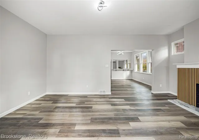 4th image of 4888 Maxwell St, Detroit, MI 48214 1161 | MLS# 60959917