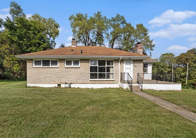 Photo 1 of Sale Pending at 90 Spring St, Battle Creek, MI 49037 | MLS# 70499172 | Listing updated on 2025-10-14
