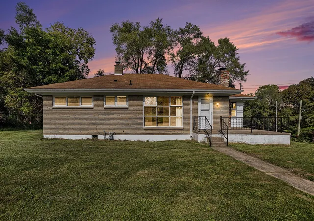 Photo 2 of Sale Pending at 90 Spring St, Battle Creek, MI 49037 | MLS# 70499172 | Listing updated on 2025-10-14