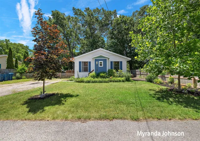 Homes for sale in Spring Lake, MI | 357 S Lake Ave, Spring Lake, MI 49456 | MLS# 70543673