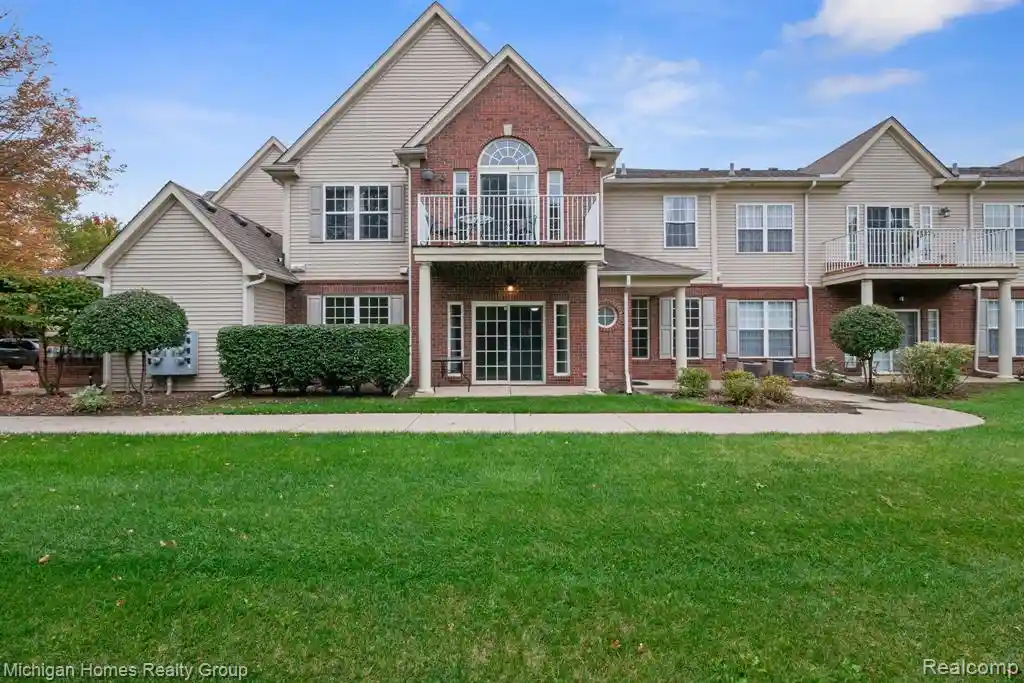 Photo 1 of Condo for sale at 8592 Heywood Cir, Sterling Heights, MI 48312 3503 | MLS# 61040927 | Listing updated on 2026-10-23