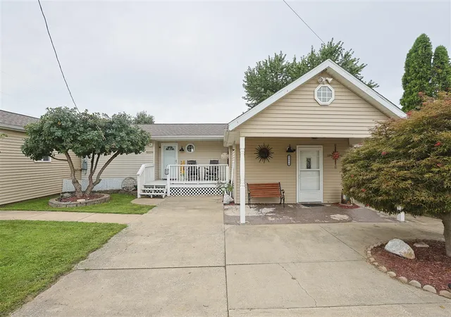 Photo 2 of Single family home for sale at 51770 Easy St, Paw Paw, MI 49079 | MLS# 70553450 | Listing updated on 2026-09-18
