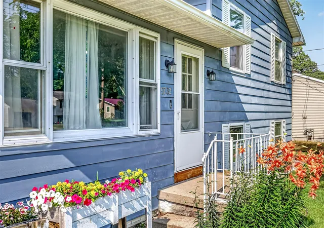Photo 2 of Sale Pending at 5732 Colleen Ave, Muskegon, MI 49442 | MLS# 70549296 | Listing updated on 2026-08-31