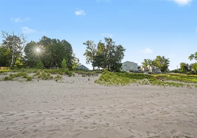 Photo 3 of Sale Pending at 8 N Shore Dr, South Haven, MI 49090 | MLS# 70554267 | Listing updated on 2026-09-01
