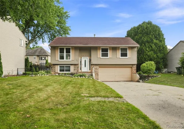 Photo 1 of Sale Pending at 2939 Winter Dr, Troy, MI 48083 5798 | MLS# 61024212 | Listing updated on 2026-09-14