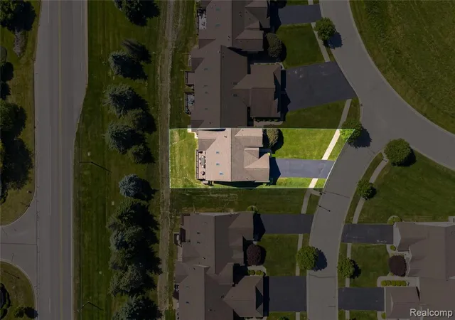 2nd image of 2443 Crossings Cir, Davison, MI 48423 8646