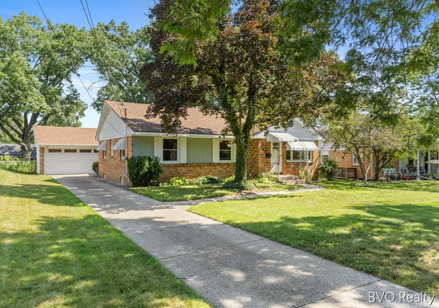 Photo 3 of Sale Pending at 1843 Plymouth Ter, Grand Rapids, MI 49506 | MLS# 70544219 | Listing updated on 2026-07-12