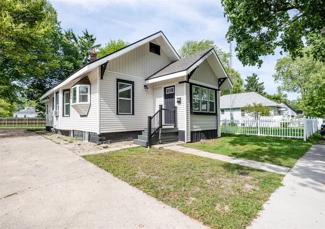 Photo 1 of Single family home for sale at 960 Jennings Ave, Benton Harbor, MI 49022 | MLS# 70496426 | Listing updated on 2025-11-10