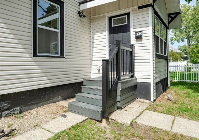 Photo 2 of Single family home for sale at 960 Jennings Ave, Benton Harbor, MI 49022 | MLS# 70496426 | Listing updated on 2025-11-10