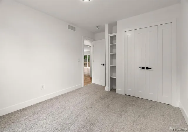 Photo 5 of Single family home for sale at 2022 Robinson Rd, Lansing, MI 48910 | MLS# 61020122 | Listing updated on 2026-08-31